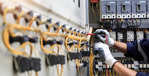 Professional Electrician technician working in Leisure City, FL